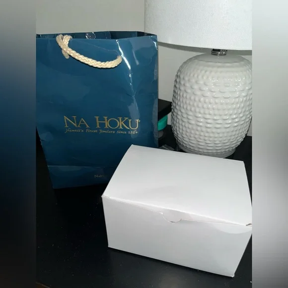 Brand New Na Hoku Jewelry Box with Key - Picture 4 of 4